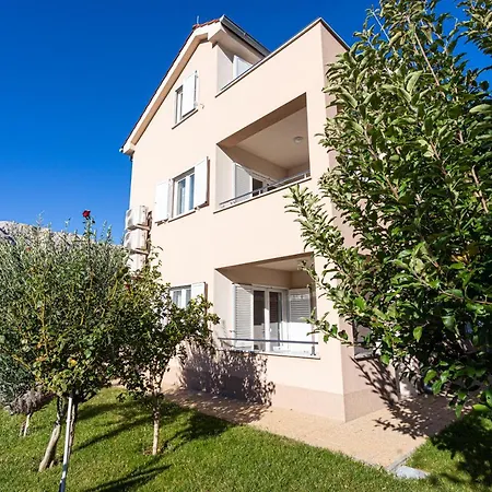 Apartments Crnekovic Jasna Apartment