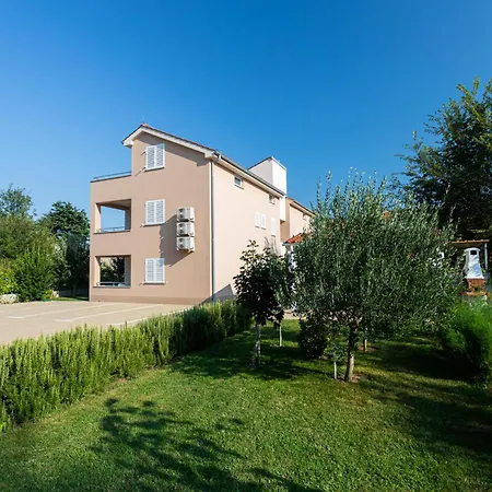 Apartments Crnekovic Jasna * Baska (Krk)