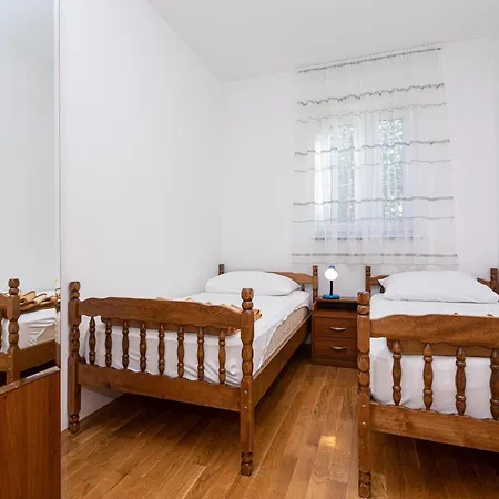Apartments Crnekovic Jasna * Baska (Krk)