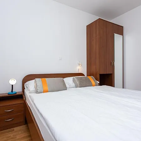 Apartments Crnekovic Jasna * Baska (Krk)