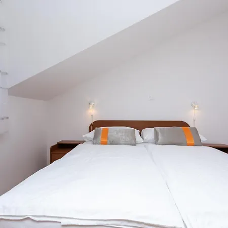 Apartments Crnekovic Jasna * Baska (Krk)