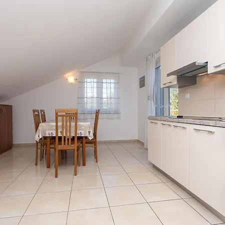 Apartments Crnekovic Jasna * Baska (Krk)