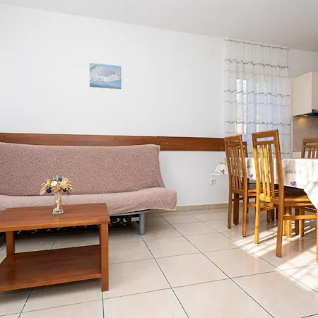 Apartments Crnekovic Jasna Apartment Baska (Krk)