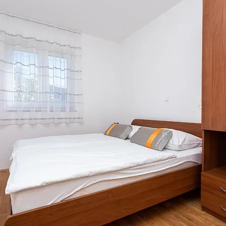 Apartments Crnekovic Jasna * Baska (Krk)