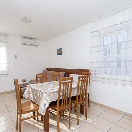 Apartments Crnekovic Jasna * Baska (Krk)