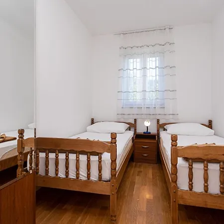 Apartments Crnekovic Jasna * Baska (Krk)