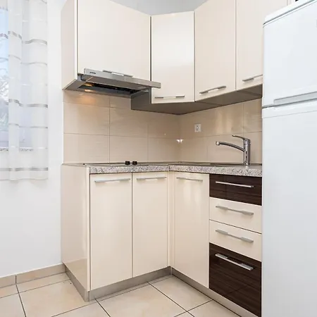 Apartments Crnekovic Jasna * Baska (Krk)