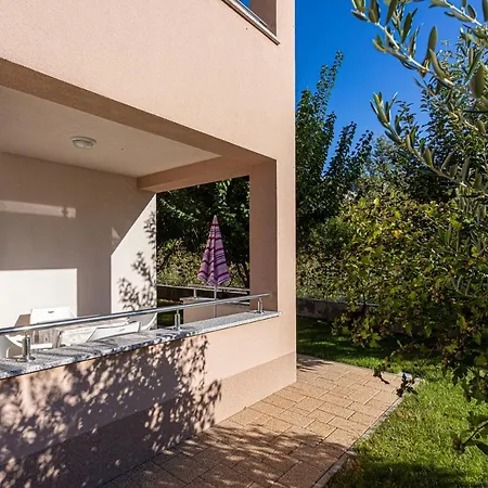 Apartments Crnekovic Jasna * Baska (Krk)